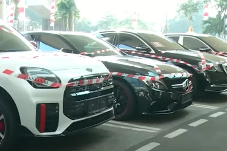 Daftar Mobil Mewah Riza Chalid Disita Kejagung: Sembilan Kendaraan Mewah Terkait Kasus Korupsi Minyak Pertamina